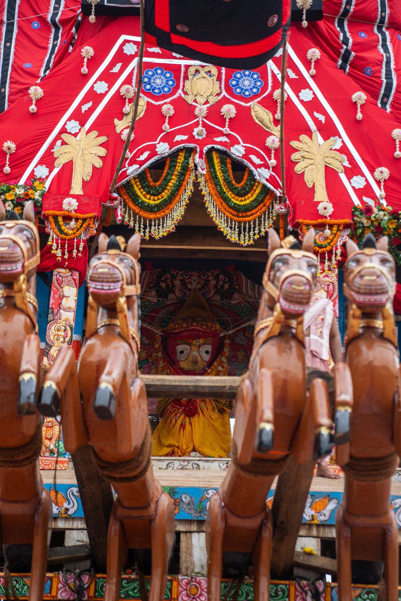 InfoSrikanta's tweet photo. ରଥାରୂଢ଼ ଶ୍ରୀବିଗ୍ରହଙ୍କ ରଥଟଣାର ଅପୂର୍ବ ଦୃଶ୍ୟ।

ଜୟ ଶ୍ରୀଜଗନ୍ନାଥ ମହାପ୍ରଭୁ। 🙏🏻

#Rathayatra2026 #JaiJagannatha #RathaJatra2026 #RathaYatra #ShreeJagannathaDhaam #Puri https://t.co/OKpe7jY6Cf