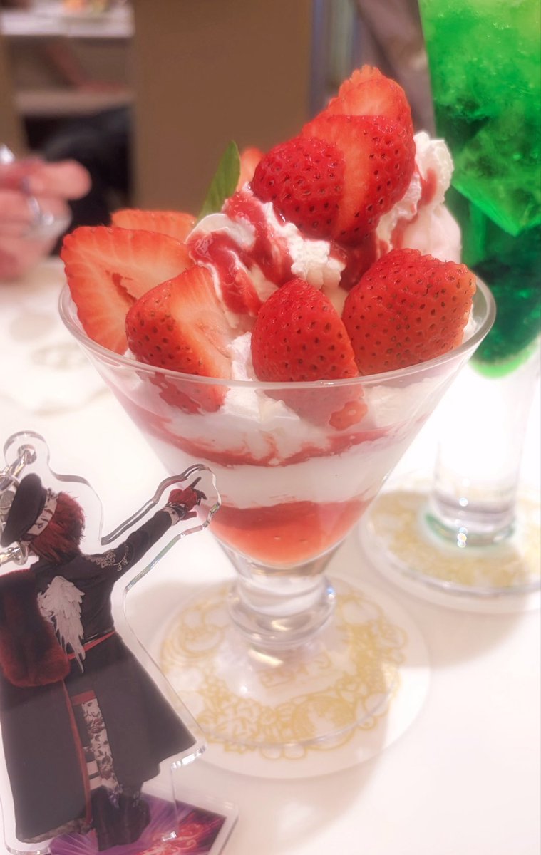 nya_oxo_O2's tweet photo. 渋谷楽しかった🥹🫶🏻
初めて前の方でいれたけど途中色んな気持ち込みでないちゃった> < ՞でも、
今日のライブのおかげでまだ頑張れそう
やっぱりだいすき⸝⸝⸝🫶🏻.ᐟ.ᐟ

 #Royzに堕ちよう
 #Royz https://t.co/p8M5pT8hXT