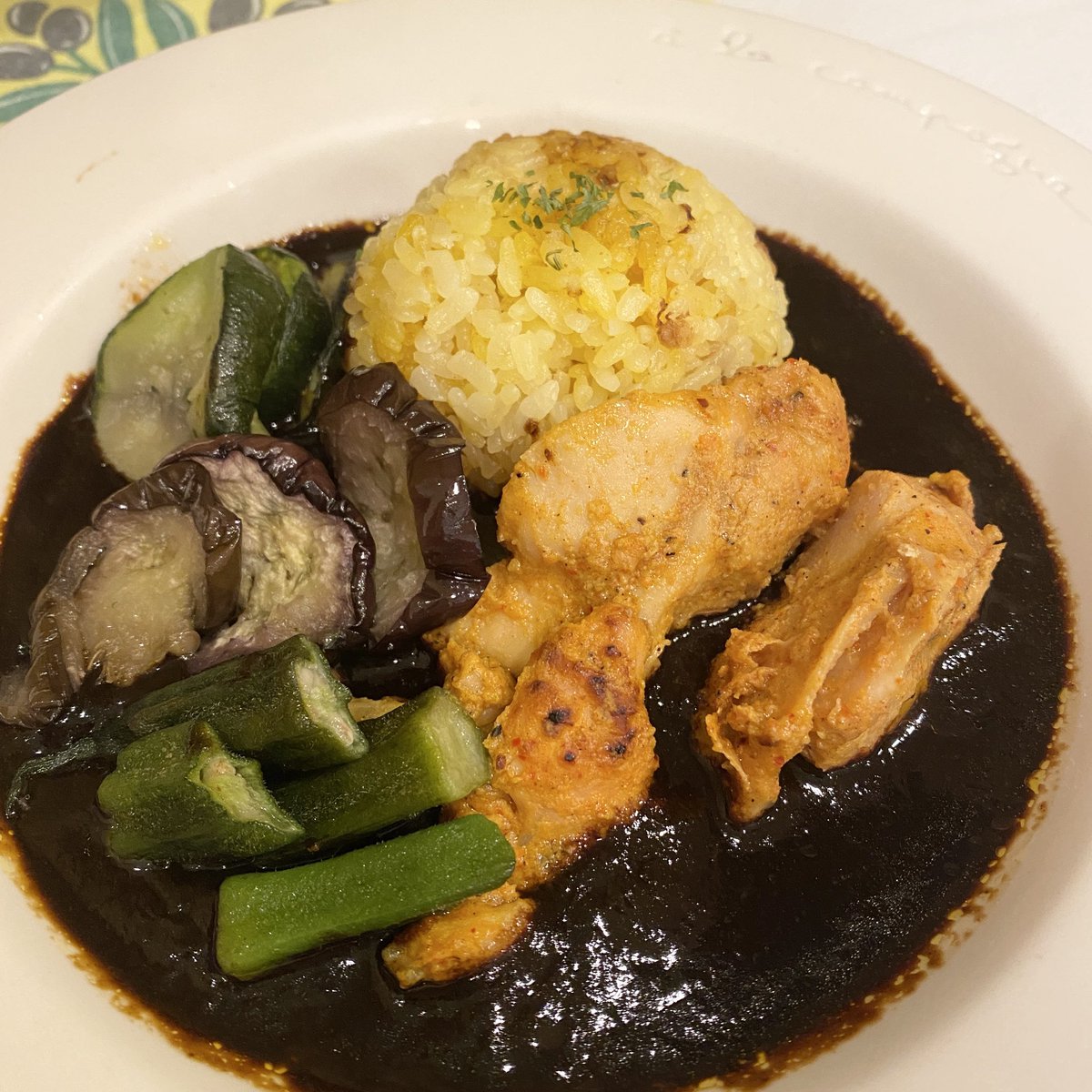 38amayim's tweet photo. カレーと桃タルト https://t.co/jBfvGp36GC