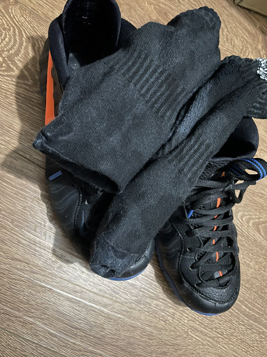 Muskyxszh's tweet photo. 先闻臭脚，再闻臭鞋，再舔包皮骚鸡吧，最后再肏你的原味屁眼，是这个顺序吗？ https://t.co/xDEYxp9y1t