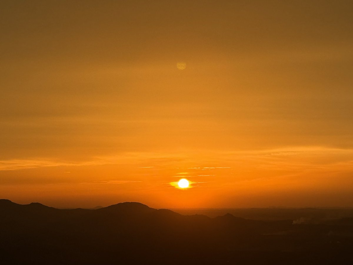 StringShifxChan's tweet photo. Golden Sunset https://t.co/afq8NaAbGU