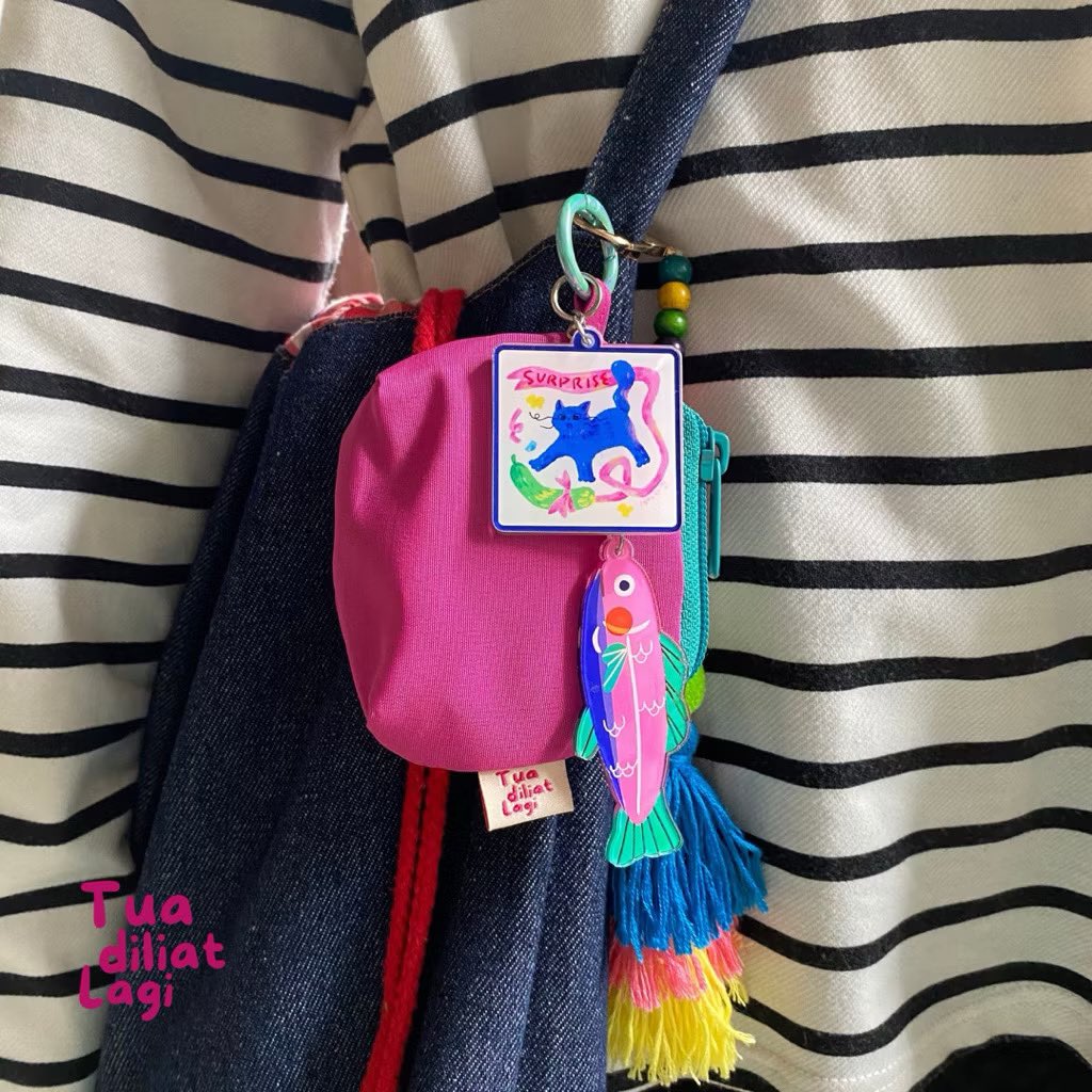 964billion's tweet photo. LUCU BANGETT INII🤏🏻 aku nemu mini pouch yang bisa jadi bag charm jugaa💗 https://t.co/ui9K19BHQj