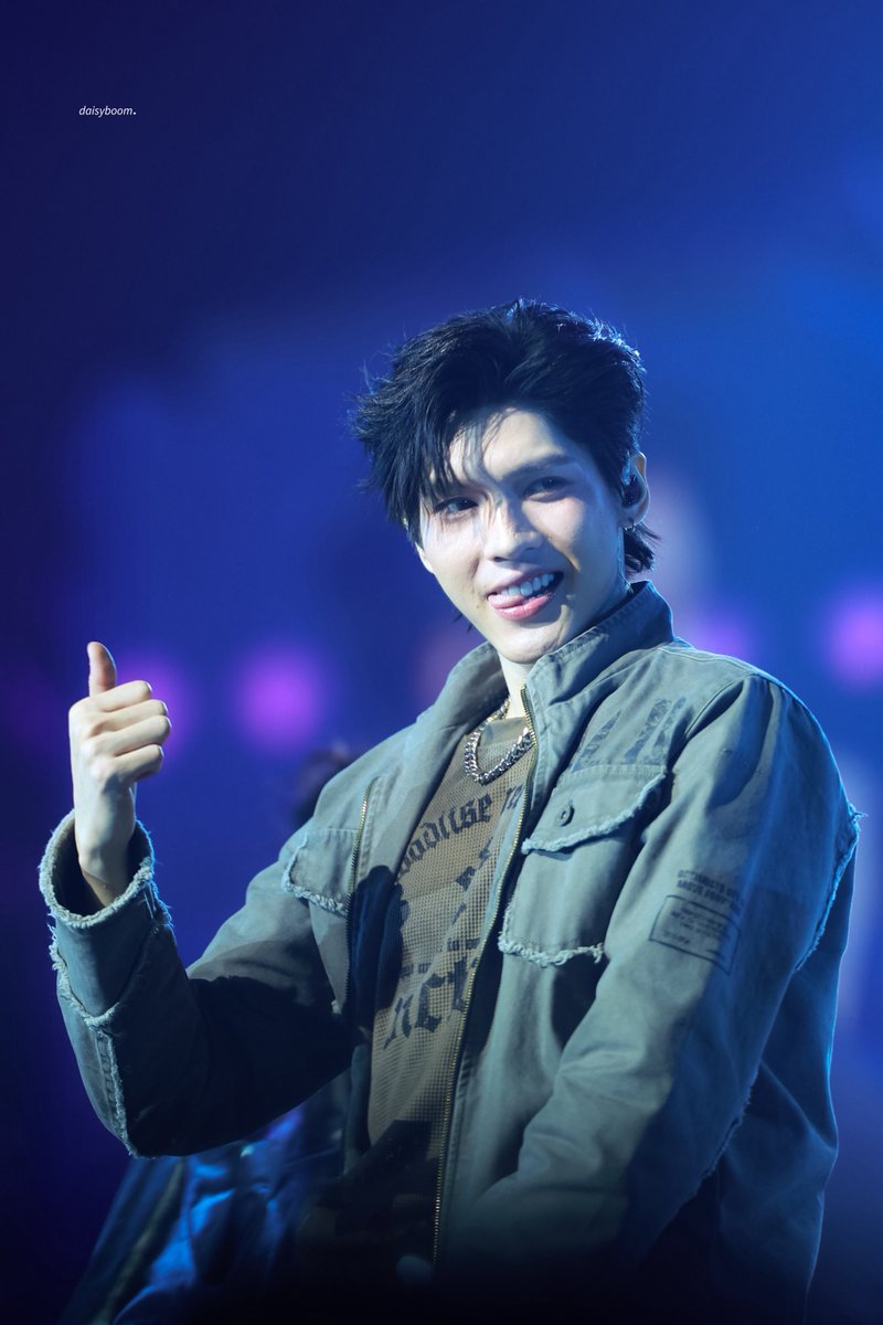 daisyboom09's tweet photo. ฮั่นแน่ะ !! เซอร์ไพร์สค้าบบ 😝

@tnbau1 #aou_tnbknr 
#PerthSantaConcertD1 https://t.co/MT1Bt3ypO6