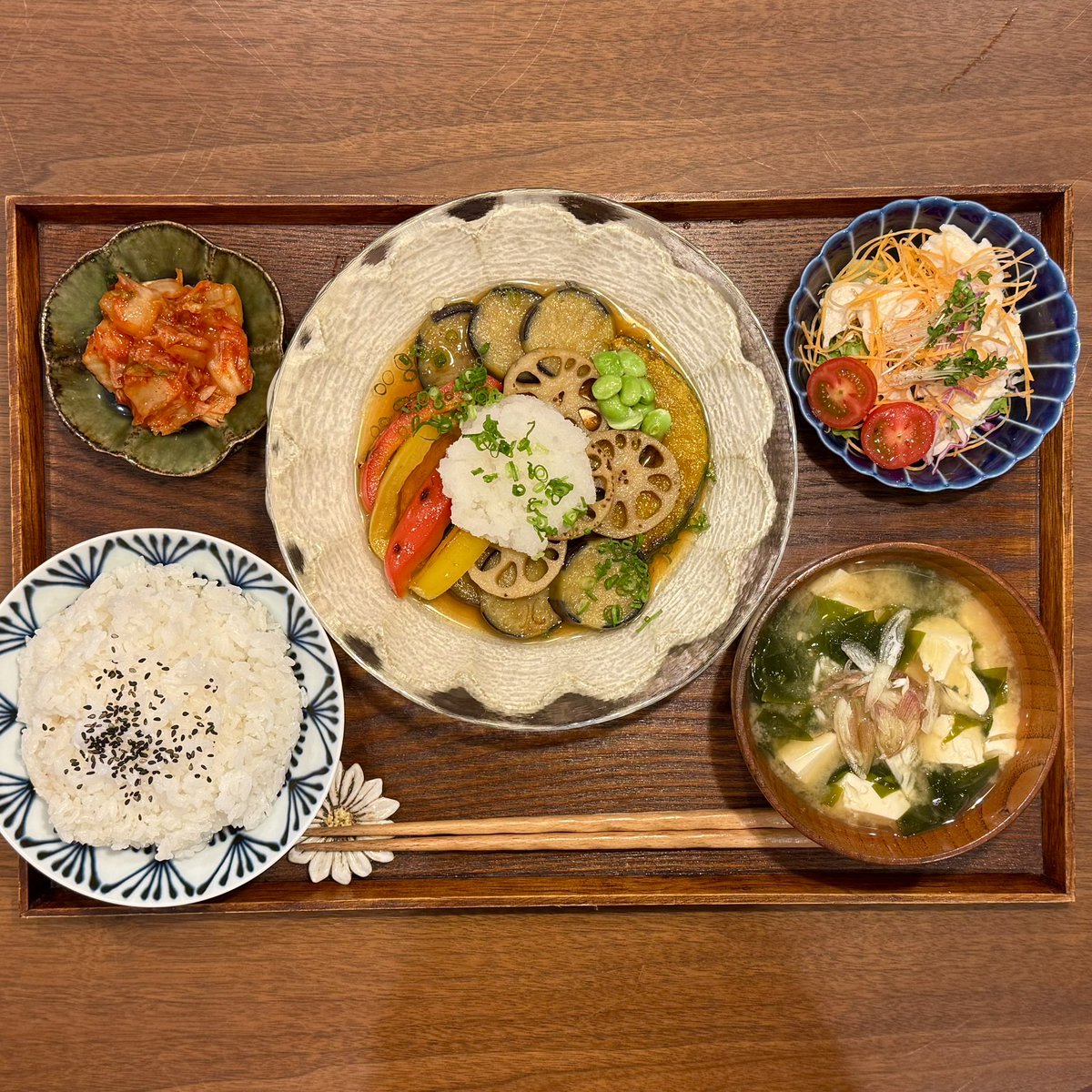 4shiha8's tweet photo. ヤイテ　ヒタシテ　ヒヤシテ　タベテ

#おうちごはん #焼き浸し #カネコ小兵 #村澤享 #白山陶器 https://t.co/zyTH5GrVv9