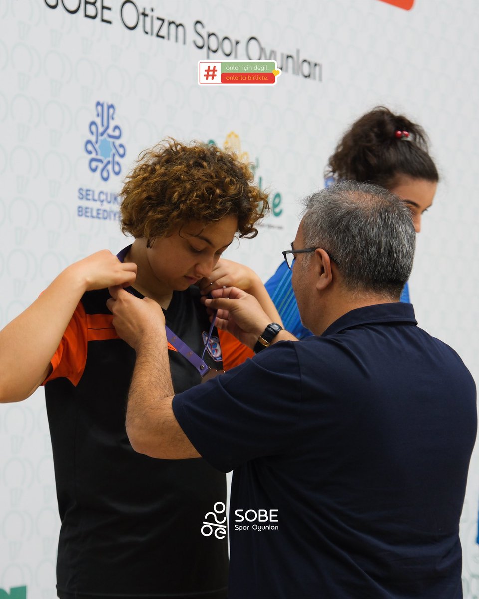 sobesporoyunlar's tweet photo. Masa tenisi branşında dereceye giren tüm sporcularımızı gönülden tebrik ediyor, gösterdikleri mücadele ve başarıları için kutluyoruz.
#SOBEOtizmSporOyunları #OnlarİçinOnlarlaBirlikte #MasaTenisi #SOBE #Otizm https://t.co/AGxdEjvf2N