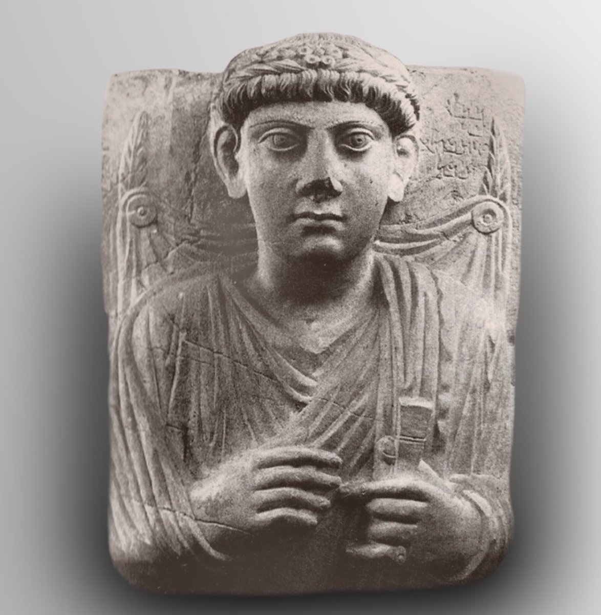 persiaantigua's tweet photo. This gesture also existed at Palmyra, though I don't know its meaning there. some examples (see e.g., Heyn, 2010) https://t.co/6ufziS24YY