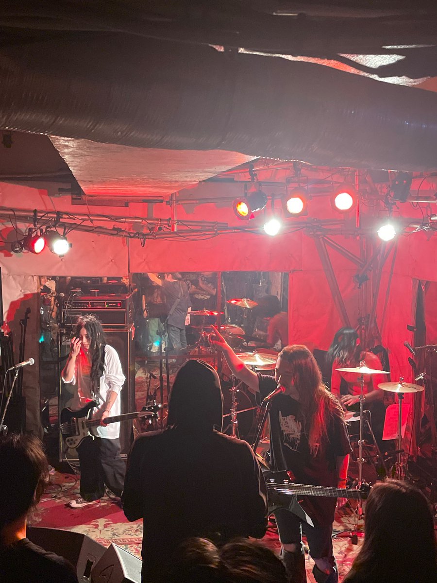 NiMRuM's tweet photo. 南堀江でDiablo Curryに呑まれて、火影でEND ALL観ました。HARDROCKとHEAVYMETALを兼ね備えた骨太ロックを浴びたので大量にカルシウム摂取しました。PALMのトシさん激推しTEMPLEとkitsuneviもガッツリ観れました。今月唯一のメタルライブでした。 https://t.co/uQeZNzzVCF