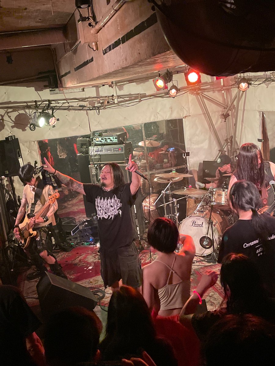NiMRuM's tweet photo. 南堀江でDiablo Curryに呑まれて、火影でEND ALL観ました。HARDROCKとHEAVYMETALを兼ね備えた骨太ロックを浴びたので大量にカルシウム摂取しました。PALMのトシさん激推しTEMPLEとkitsuneviもガッツリ観れました。今月唯一のメタルライブでした。 https://t.co/uQeZNzzVCF