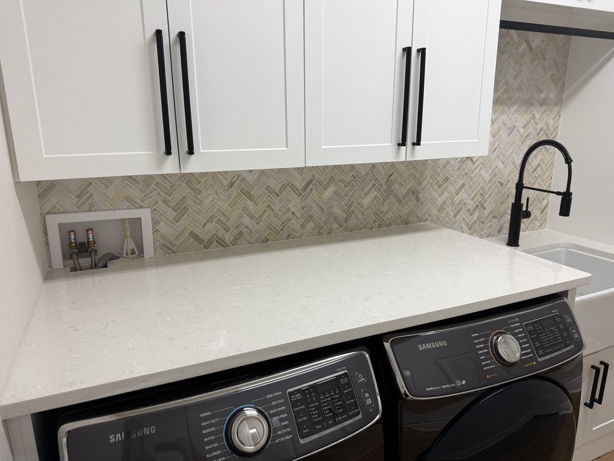 ceramictec's tweet photo. Finished laundry room backsplash installation in Land O' Lakes, Florida✨Angora Herringbone marble mosaic installed in a classic herringbone pattern.
#tile #marble #laundryroom #backsplash #landolakes #ceramictec https://t.co/py5WXaRyDM