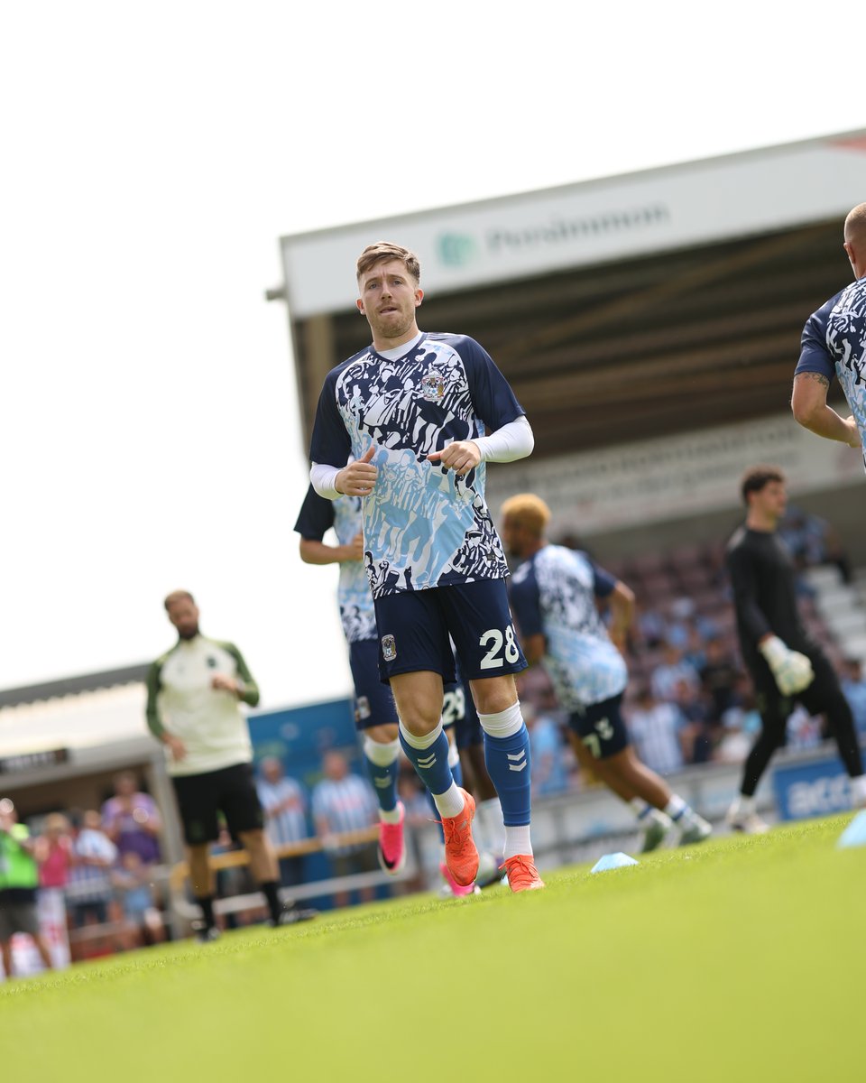CoventryCityFC's tweet photo. Out in the sun. 🌡️