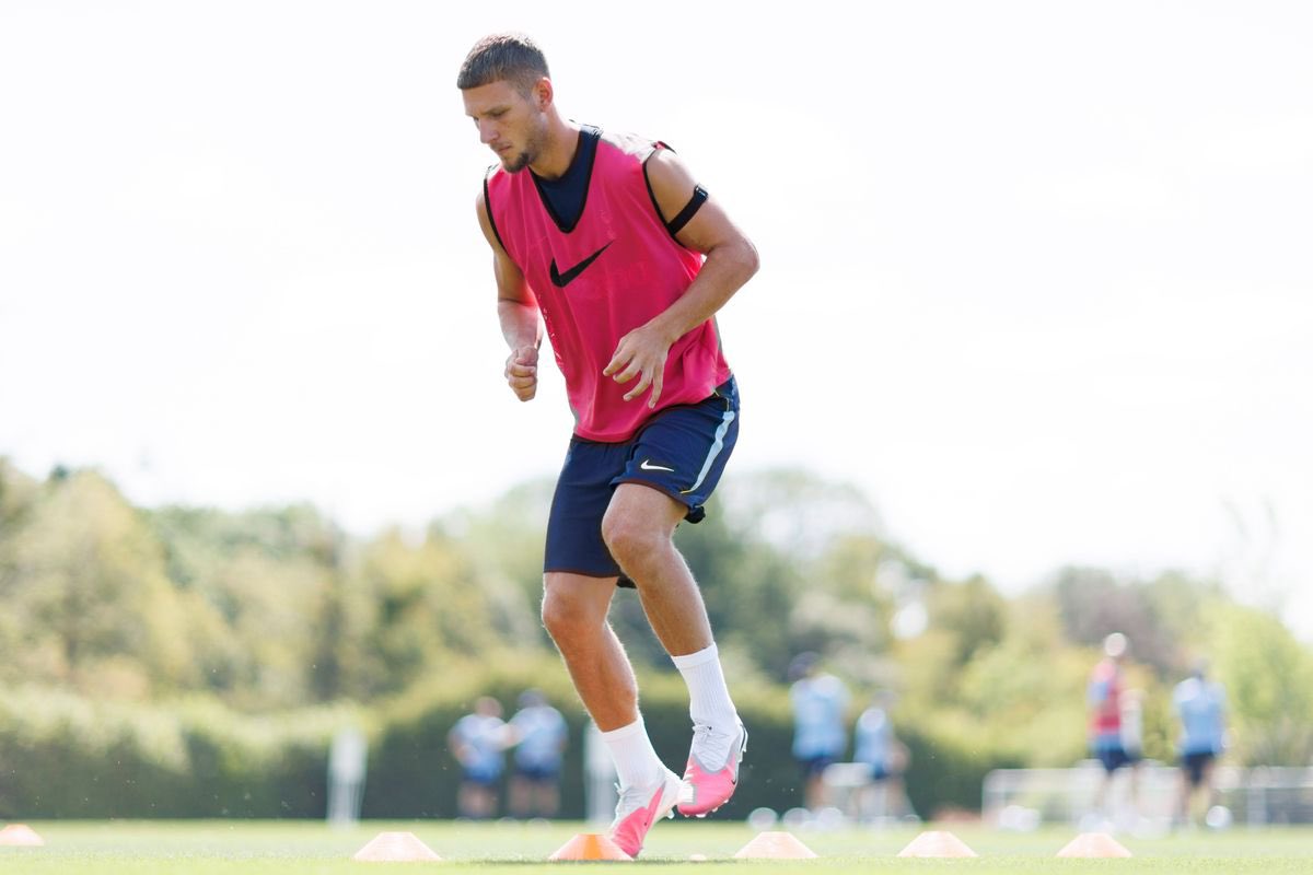 HotspurLane's tweet photo. 🚨 Roberto De Zerbi appears to rate #THFC youngster Jamie Donley. 👀🌟

@Lilywhite_Rose 

Should Donley be given a chance with the first team this season? 🤷‍♂️ https://t.co/rWKZMMW7wx