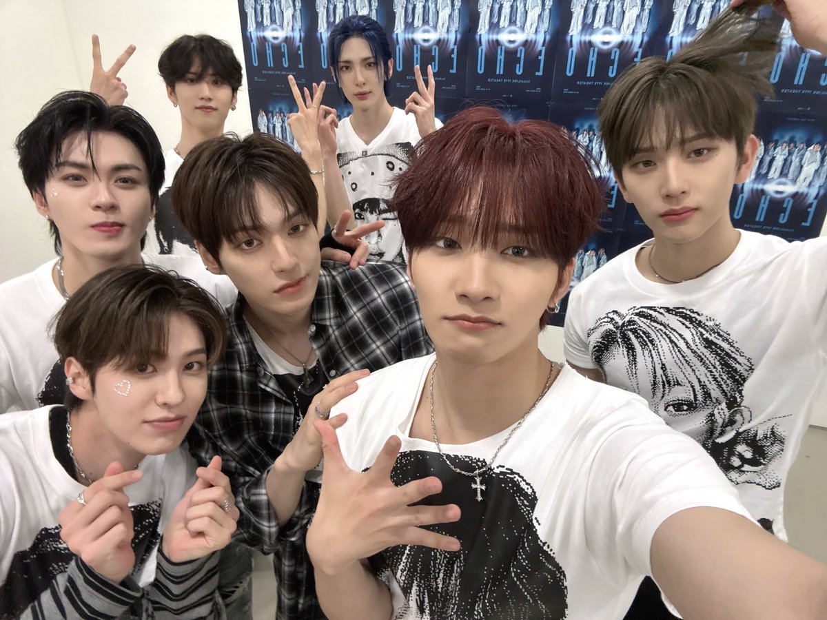 the_EPEX's tweet photo. [🎁]
오랜만에 하는 콘서트! 첫날부터 제대로 달려준 제니스 최고 👍 내일도 함께해요!💗

#EPEX #이펙스 #Eight_Apex #EPEX4thCONCERT #ECHO #위시 #뮤 #아민 #백승 #에이든 #예왕 #제프 https://t.co/kfGqh6htFe