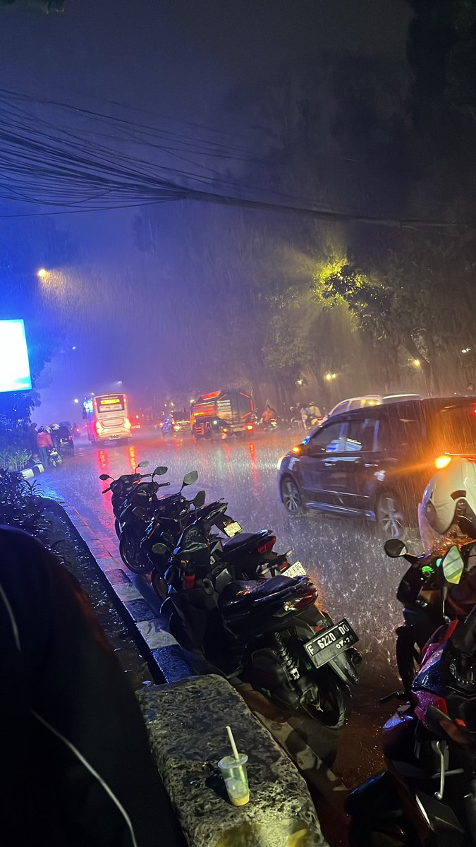 KulineRain's tweet photo. Akhirnya mode original juga nih kota 🌧️
Alhamdulillah hujan 🥺😭 https://t.co/0D5RvuKmjo