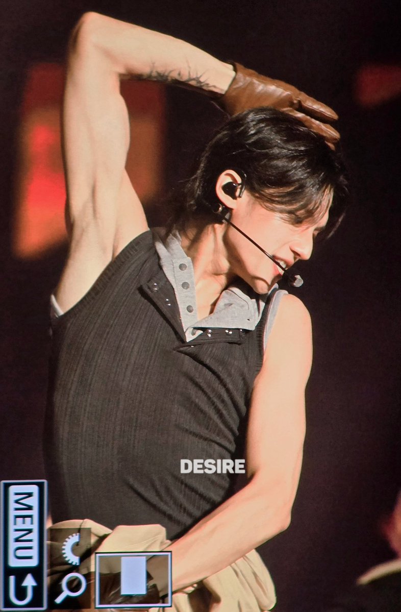 W00LOOKS's tweet photo. THIS WOOYOUNG PIC ???????????? https://t.co/qxLO89un7U