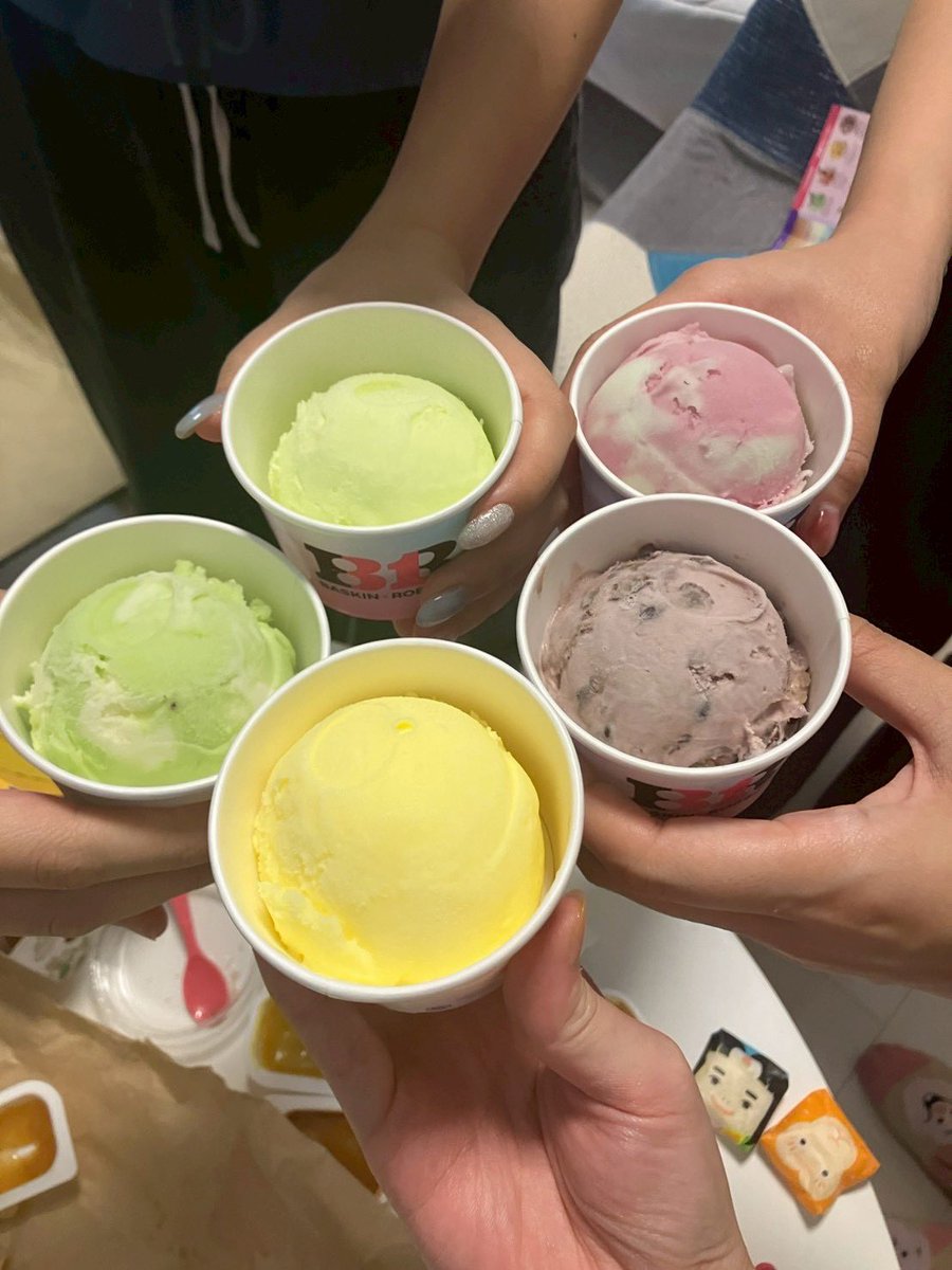 champe_miyu's tweet photo. 結局5人で挑んで半分しか食べれんかった…
間にポテナゲとか塩味のものを挟んだりしたけどこれが31歳の胃袋の限界や…苦しい…… https://t.co/kLvic6EYKQ