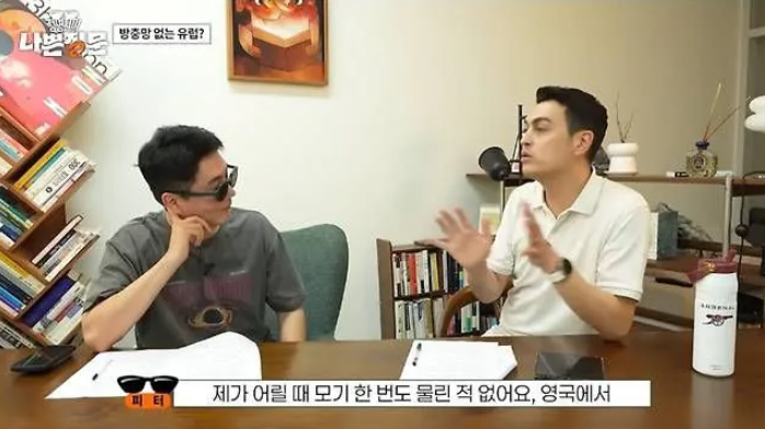 youtu_03's tweet photo. 인스타에서 ㅈㄴ 흥미로운 내용 알았는데
영국 프랑스 독일에는 방충망이 없는데
한국에는 방충망이 있어서 감옥 같이 느꼈다는데
알고보니 얘들 사는 곳에는
모기가 거의 없대요 미친~

하 진짜 알면 알수록 부럽네..... https://t.co/ws2wCgRA0c