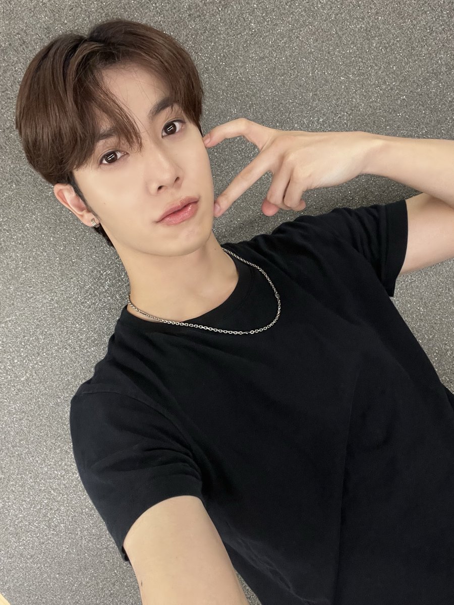 nSSign_official's tweet photo. [ #카즈타 ] 오늘은 두번 공연했습니다!!!
와주신 모든분들에게 정말 감사드리고 오늘도 무사히 끝낼 수 있어서 다행이었습니다ㅎㅎㅎ 
내일도 화이팅할게용!!! 다들 보러와주세용🫰🏻💕

#nSSign #엔싸인 #エンサイン #KAZUTA
#愛の不時着 #ミュージカル #사랑의불시착 https://t.co/ZBT1jBosdr