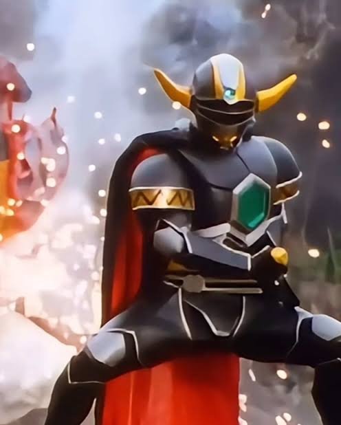 RaheemAdams6's tweet photo. whole time i saw Agamemnon i kept thinking of the Magna Defender from Power Rangers: Lost Galaxy https://t.co/61Y9teB3AN