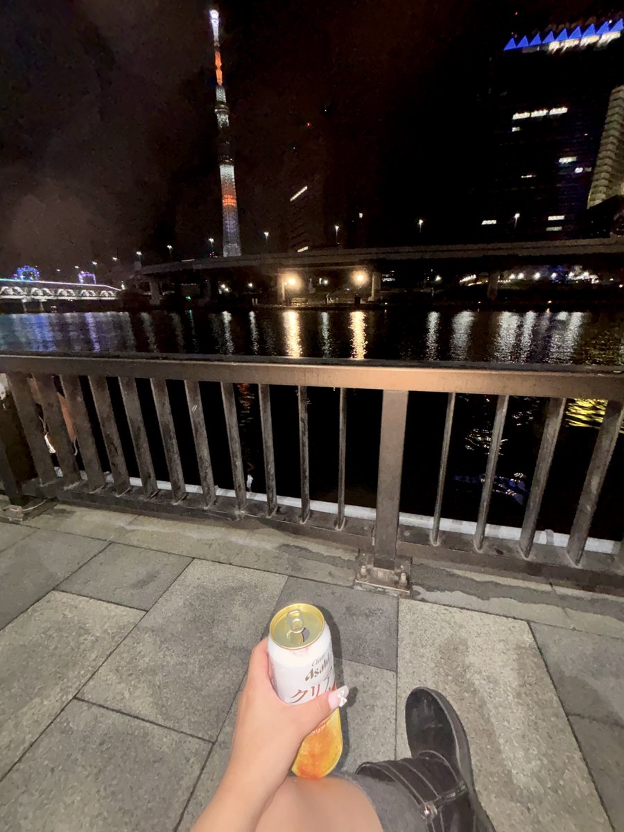ysiwone's tweet photo. 저녁에 스미다강에서 맥주 한 캔 하면서 물멍하는 거 정말 힐링됨 행복햇다🤸🏻‍♂️🤸🏻‍♂️💕 https://t.co/CoUrMrnwJW