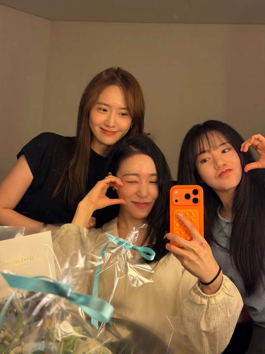 lov2ny's tweet photo. 260718 yoona__lim instagram post #2ny https://t.co/ApSvnqN5UB