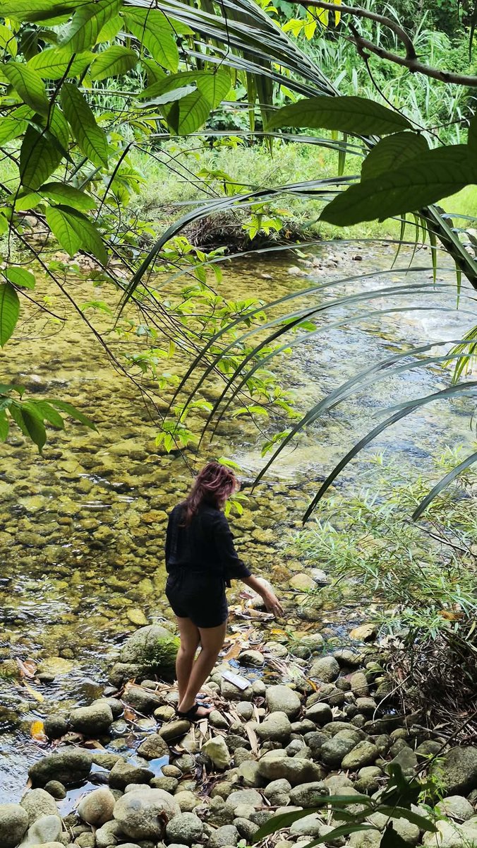 mayalovescheese's tweet photo. my aunty took some peak pics of me 🥺 n that's her downloading nu carnival https://t.co/Eajfy2VSmO