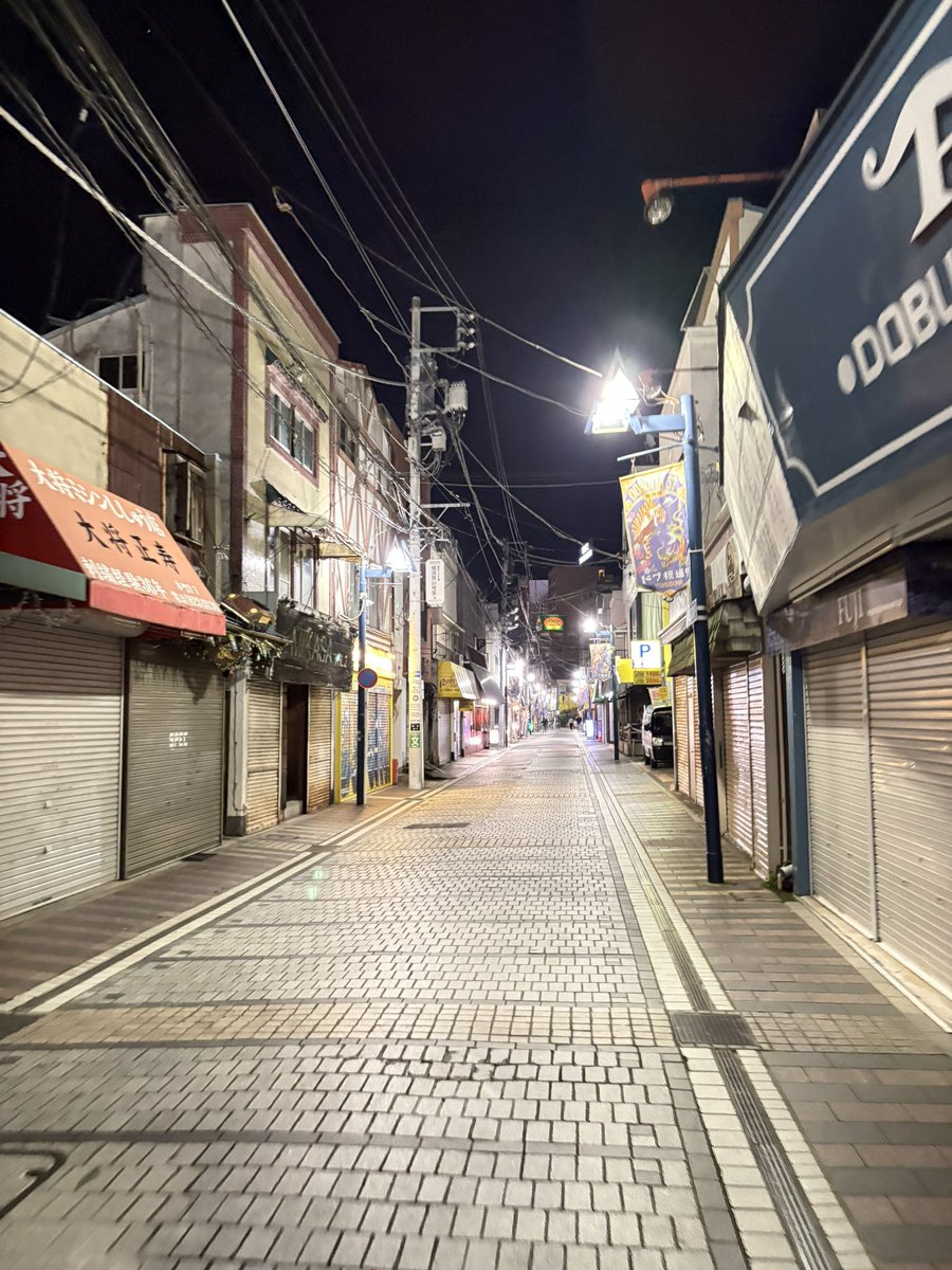 hiroshoop_free's tweet photo. TSUNAMIバーガー‼️デカすぎ！！🤩 https://t.co/sLupun0eMf