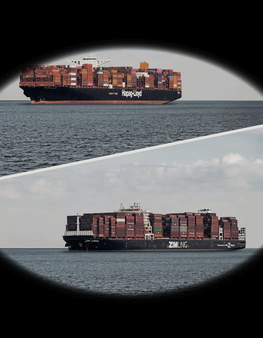 ISupparo's tweet photo. Por Gate Uruguay Despachantes de Aduana
POR QUÉ LOS GIGANTES DEL MAR SE ESTÁN YENDO DEL PUERTO DE MONTEVIDEO? 
El millonario costo de perder el rumbo.
En Uruguay la mayoría de la gente nunca pisó el puerto, nunca vio de cerca un buque, ni estuvo en una operación de carga de un contenedor. Pero las consecuencias afectan a todos. Capaz escuchaste en las noticias que la naviera MSC y otras líneas internacionales están recortando drásticamente sus escalas en Montevideo o cancelando rutas clave. Es la empresa naviera más grande del mundo.
Muchos piensan que un barco parado esperando en el agua es solo un retraso de tiempo, pero la realidad económica detrás es una locura.
Cómo ejemplo un porta contenedor de 400 mts.
1-ANP: uso de muelle
Muelle C – portacontenedores de ultramar: 5,16 USD/m/h o sea 2064 dólares por hora, o sea 49.500 dólares por día.
Eso es solo ANP “Uso de muelle” (incluye amarre/desamarre), sin contar otras tasas/servicios (ej. uso de lancha, servicios especiales, etc.).
2- (OPEX) gastos operativos
Tripulación, Seguros, Management, certificaciones, provisiones la literatura consigna un piso USD 10.000 x día.
3-Combustible
En puerto el consumo de combustible baja frente a plena navegación, pero sigue consumiendo combustible para generadores, bombas, etc.; en 25.000 USD/día.
4-Buques chárter el barco es de alquiler el hire de mercado: un grande USD 35.000 y USD 70.000 / día extra solo de alquiler, según ruta y duración.
5-Itinerarios, la parte invisible.
Eliminar escalas, penalidades reprogramacion un cálculo estimado de USD 300.000 (puede llegar a un millón de dólares), depende de mercadería, temporada etcétera
6-El caso de los cruceros
El problema escaló tanto que ya no solo afecta a las cajas de mercadería, sino también al turismo local. La división de cruceros de MSC dio un golpe durísimo sobre la mesa: anunció que deja de usar a Montevideo como puerto de inicio y final de viajes (Home Port).
Pasaron de planificar 16 escalas a dejar solamente 5 en nuestra capital.
¿Qué hicieron? Trasladaron toda la operativa pesada de embarque de pasajeros hacia Buenos Aires y concentraron sus paradas de visita en Punta del Este, escapándole directamente a las altísimas tarifas fijas y a la incertidumbre gremial del puerto montevideano. Esto significa miles de turistas menos dejando dólares en los comercios, taxis y restaurantes de Montevideo.
La consecuencia en el comercio: El "salto de puerto"
Las navieras no son beneficencia. Cuando ven que un paro en los muelles de contenedores En el comercio internacional las pérdidas NUNCA se absorben, se recalculan, se traslada a costos o sea a precio, al último eslabón del comercio.
Si el flete para traer un contenedor se dispara por culpa de las multas, los desvíos y los sobrecostos de un puerto carísimo, esa cuenta no la paga la naviera: la pagás vos en la góndola del supermercado.
Sube el costo de los productos importados (el café, los celulares, los repuestos de tu moto o auto).
Se encarece la producción nacional (porque para fabricar un yogur o un medicamento acá, se necesitan envases y químicos que vienen en esos barcos).
Al final del día, la ignorancia económica nos sale cara. Aunque en tu vida hayas visto el mar ni un contenedor, cada vez que el puerto se traba o sube sus tarifas, a vos te cuesta más llegar a fin de mes.
La ineficiencia portuaria es un impuesto invisible que pagamos todos los uruguayos, cuando vamos a comprar lo que sea.