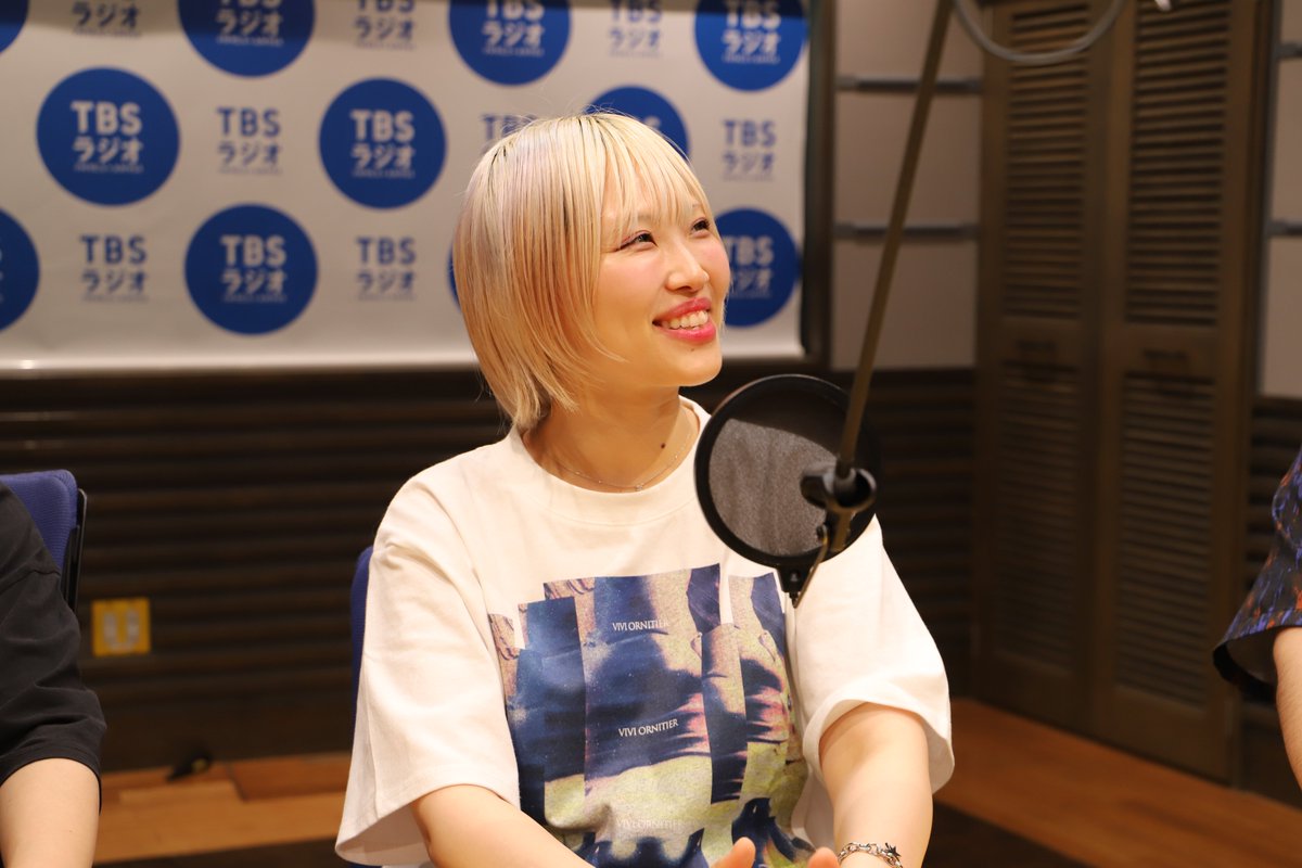 radio_talkabout's tweet photo. #トークアバウト 生放送中.ᐟ.ᐟ

🔊お風呂での大熱唱🎤
　シャワー中&amp;入浴中も一人ライブ開催！！

KAIRYU
「俺も昨日家で
　#真夏の果実 いっぱい歌った」

#ヤバイTシャツ屋さん 
https://t.co/HY55vrNJV3 https://t.co/w9i0SpXywX