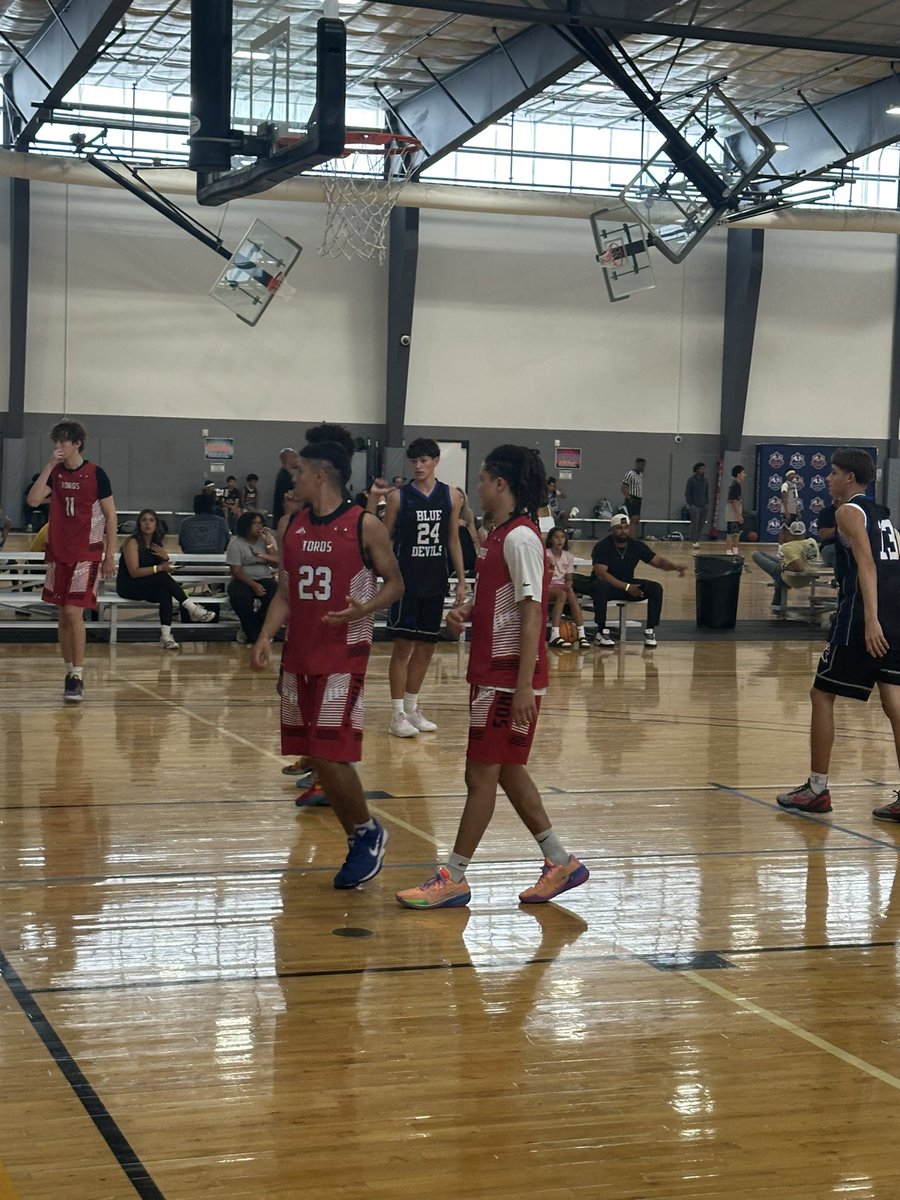 AlamoCityHoops1's tweet photo. 🏀Day 2, #SummerHoopsfest🏀
Just tipping off:
@HDToros Elite ‘28
Vs
@BluedevilsSa 16U
#AlamoCityHoops #NEP https://t.co/yMOVNL9i4k