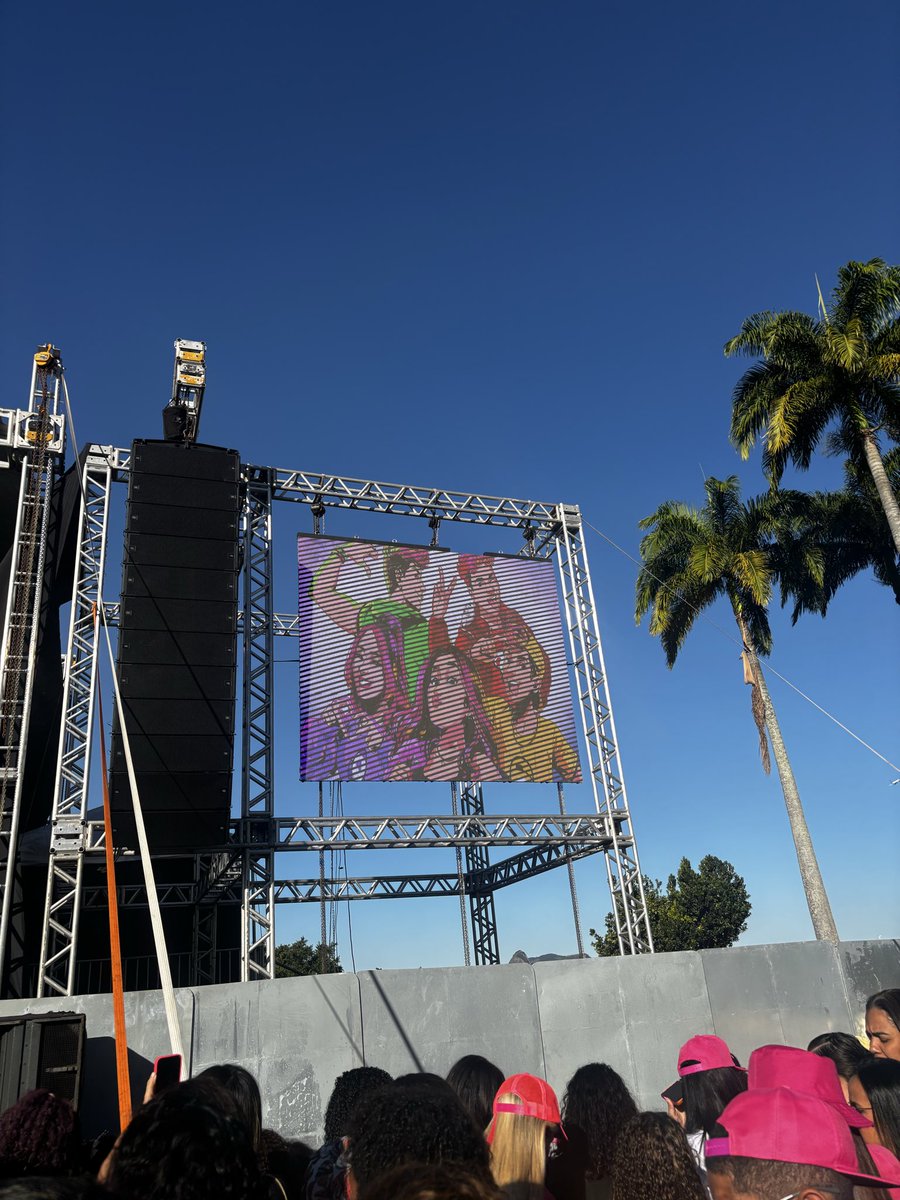 Guedesaraa's tweet photo. Show da Emilly Vick 💖💖 https://t.co/GlT5k95GQ7