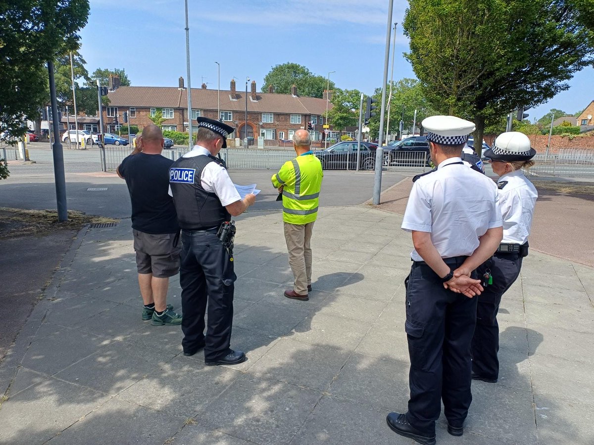 Merseysidersp's tweet photo. Yesterday’s programme of hotspot visits continued, working together to better understand the factors contributing to collisions at this location.
Most collisions are preventable.
Taking a little more care with speed, observation and concentration can have a huge impact on keeping people safe.
Seen an issue on your local roads? Report it through our Local Traffic Concerns process. Community feedback helps us target the places that matter most.

https://t.co/reL3AAKGis

#VisionZero #RoadSafety #WorkingTogether