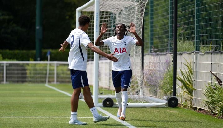 GaryRWard's tweet photo. Spurs Under-18s got their pre-season campaign underway with a victory over Watford at the training ground.

Goals from,
Phoenix Offiah (2)
Blake Philogene-Bidace (2)
Toju Wellspring

Line-up
Spurs: Doran, Kabongolo, Jobling, Olajide (c), Evans, Wellspring, Ball, Glancy (Beckles 30), Offiah, Coffi Smith, Philogene-Bidace.

#THFC #SPURS #COYS #TOTTENHAM #SPURSACADEMY