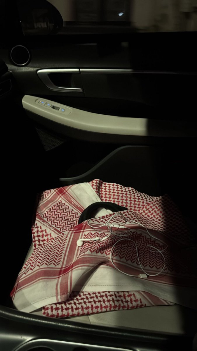 GoatFaisal's tweet photo. اشفق على لبيه من صوتك المبحوح
 لا حل الظلام وعود الطير في وكره https://t.co/h2gozBT1GF