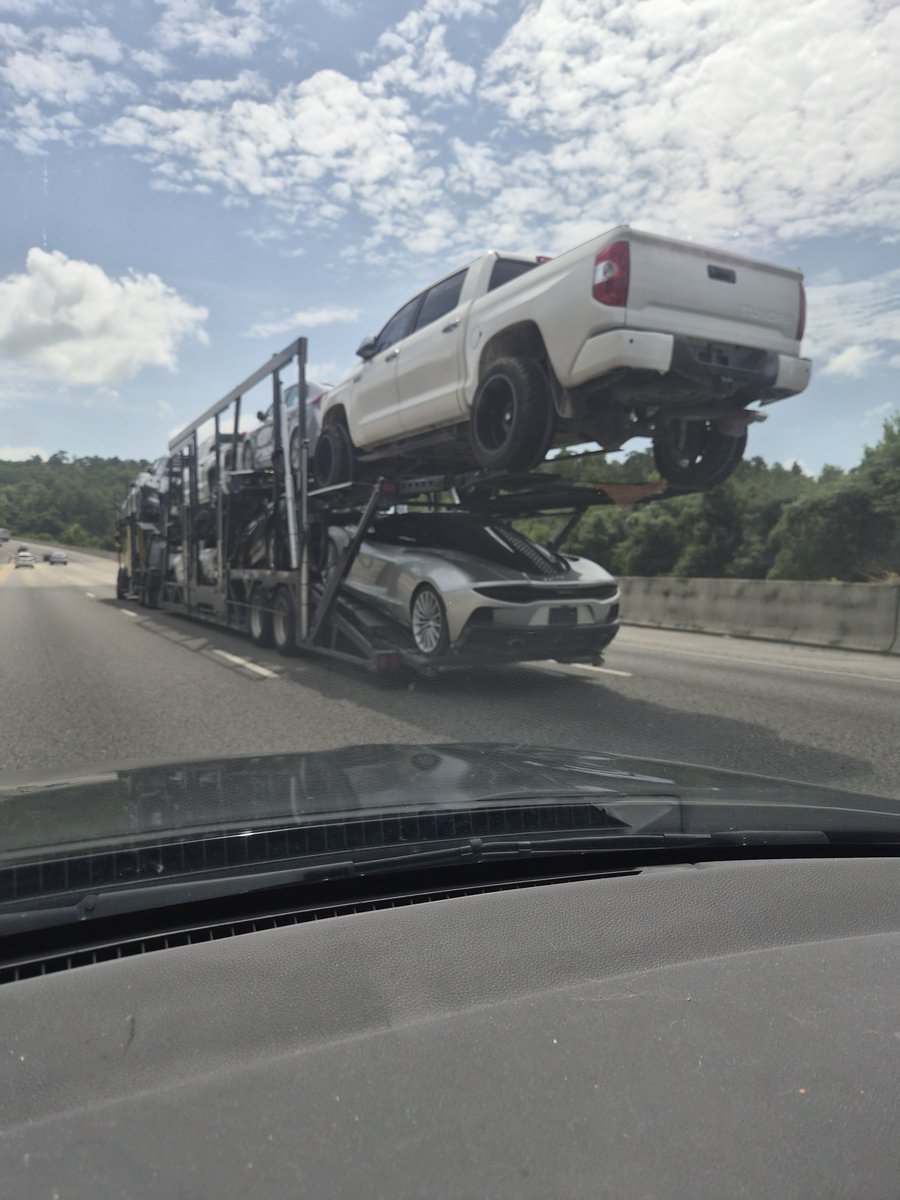 kfr8292's tweet photo. Spotted this thing on I-20 in Alabama. Not very often do I get to see a supercar where I'm from. https://t.co/jfTd7eNAC6
