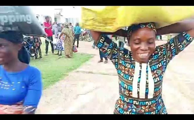 Oyo_Matters's tweet photo. Oriire School Attack Victims Receive Relief Packages as Families Gather at Soun of Ogbomoso's Palace, Principal Takes Delivery of Donated Car, Teacher Gets New Motorcycle https://t.co/3ER9sAy0uc