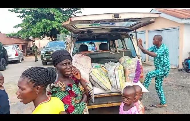 Oyo_Matters's tweet photo. Oriire School Attack Victims Receive Relief Packages as Families Gather at Soun of Ogbomoso's Palace, Principal Takes Delivery of Donated Car, Teacher Gets New Motorcycle https://t.co/3ER9sAy0uc