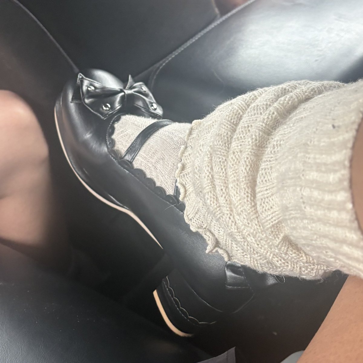 princessrubiee's tweet photo. going to barnes and noble !!! who’s gonna be my cute little money pup for the day ? 💗 https://t.co/p6R2A8iZ20