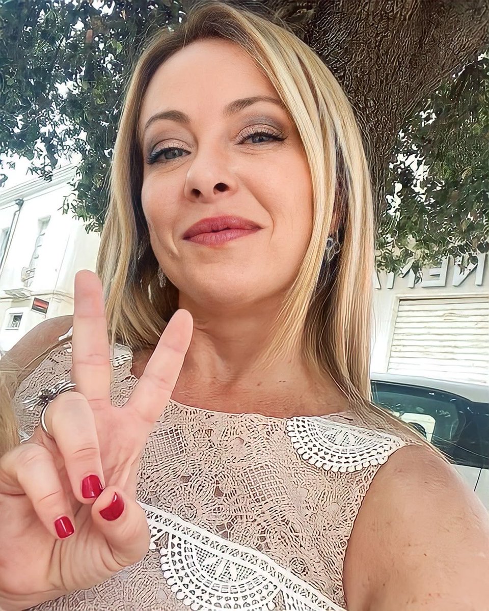 SanaJournalist1's tweet photo. Be honest
How much do you like &amp; support Giorgia Meloni right now? 

A. 0%
B. 50%
C. 100%
D. Never https://t.co/2oWUL1fGTO