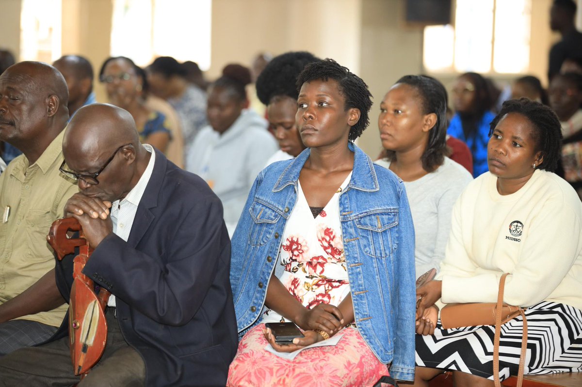 hclvssofficial's tweet photo. Thank you to all the parents and guardians for your continued support. Together, we build a stronger future for every learner. 

#HolyCrossLakeView #ParentMeeting #VisitationDay #Education #TogetherWeCan https://t.co/7Eujw7Rc1p