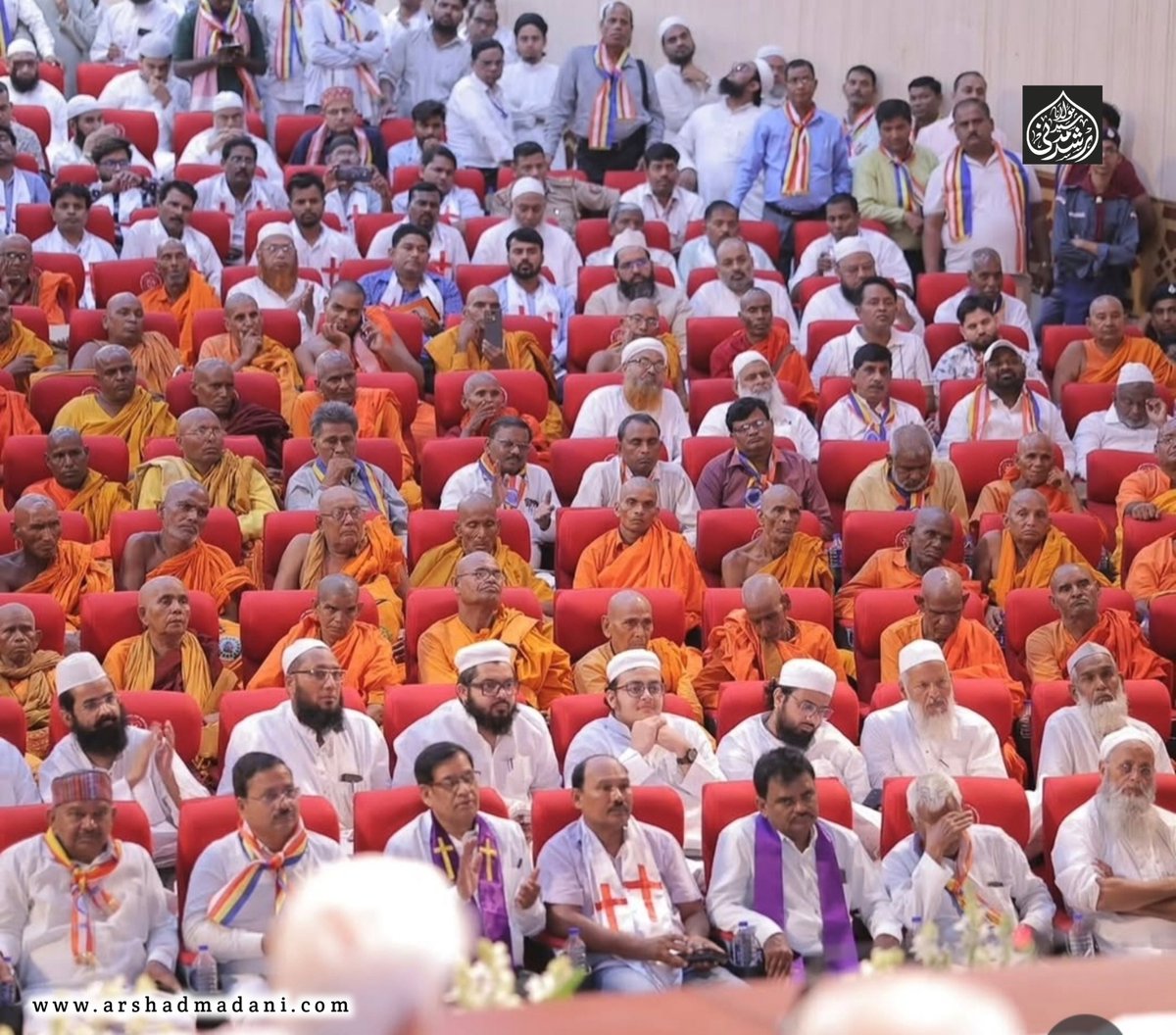 ArshadMadani007's tweet photo. #InPic All India Convention of Jamiat Ulama-i-Hind against Communalism &amp; Hatred` chaired by it's National President Maulana Arshad Madani in Lucknow.

Full Video this link 👇
https://t.co/zjZlQDN3jP

#ArshadMadani
​#ReligiousTolerance
​#UnityInDiversity
​#InterfaithHarmony https://t.co/GuT0gr6tod