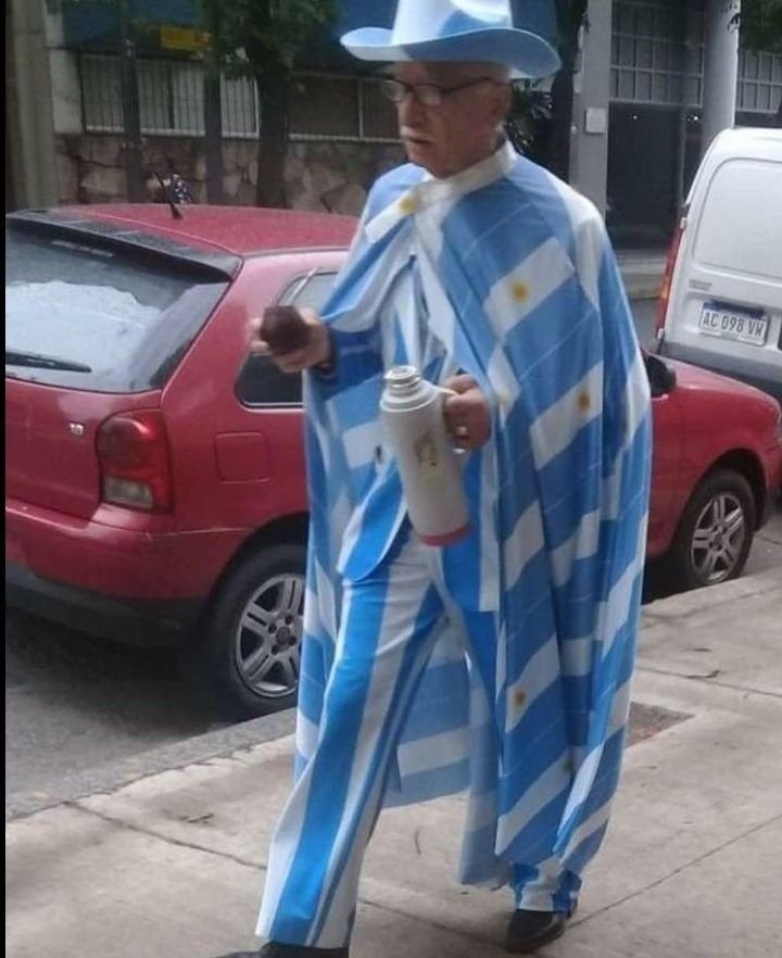 Niix172's tweet photo. @Fran_Casaretto_ Yo anoche me subí a un bondi, y un chiquito de no más de 5 añitos iba cantando la marcha de San Lorenzo, terminó de cantarla completa y arrancó con Aurora. Quién nos va a venir a hablar de amor a la patria a nosotros los argentinos???? https://t.co/yNwWvIsuGQ