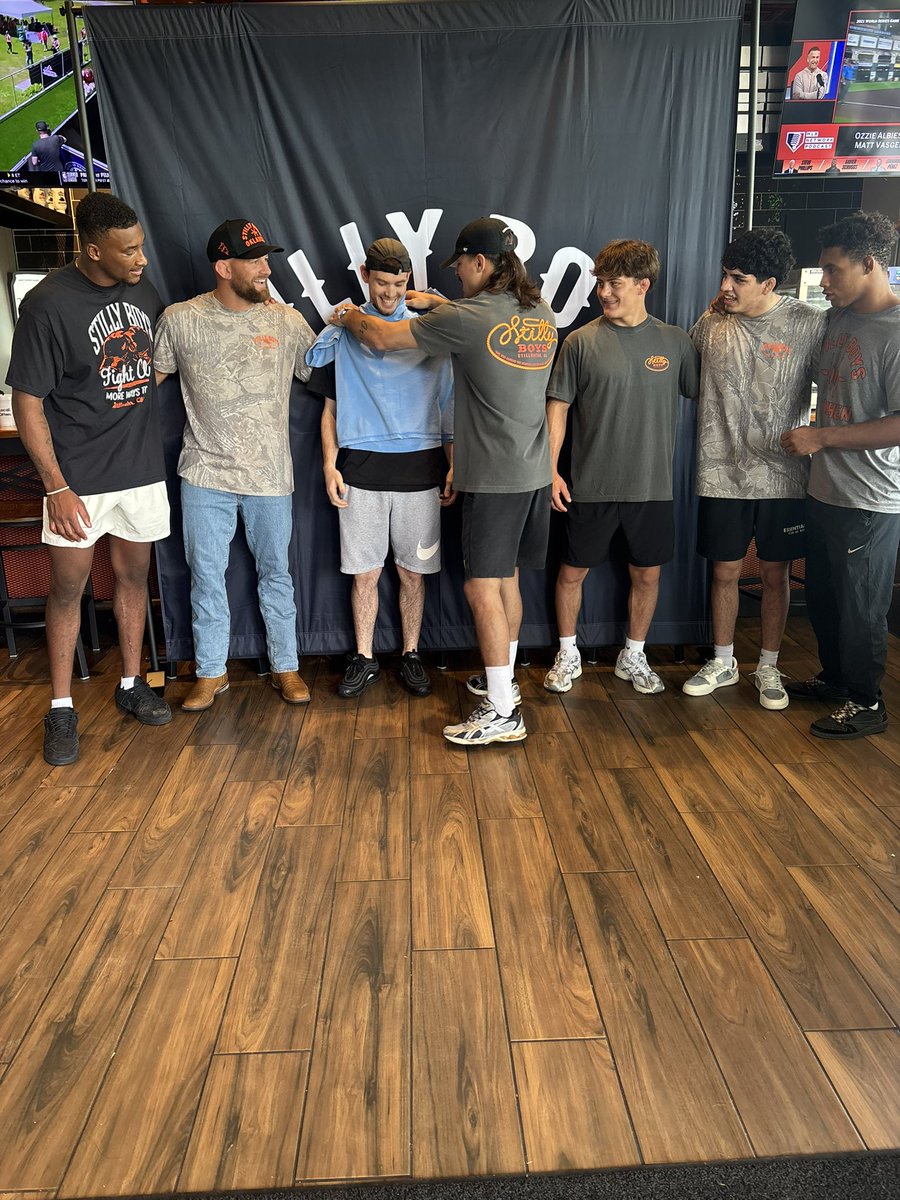 c_purvey's tweet photo. Diego saw the Jean Silva T-shirt at the meet and greet and said “FOOK no, not that guy”😂👊@Jeansilvamma96 @ufc @UFConParamount @stillyboys_ https://t.co/5pJaRctuHa