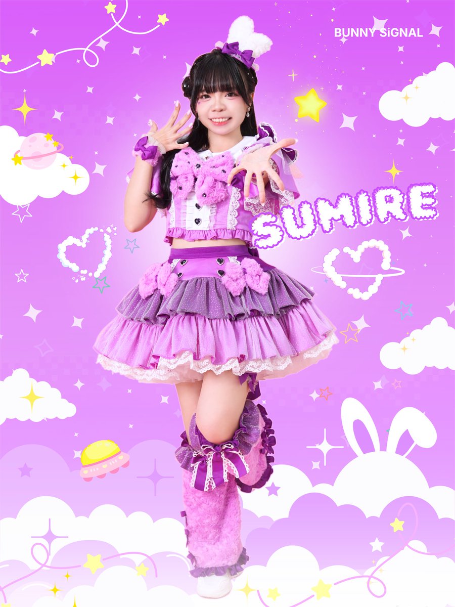 Yumi_BUNNiSAL's tweet photo. BUNNY SiGNALの衣装デザインを担当しました🎀✨

このデザインは、メンバーそれぞれの好みをイメージしながら、考えて描いたものなんです🤭

衣装を作る過程では、生地に合わせるために細かい部分をいくつか調整しましたが…
デザインも完成した衣装も、どちらも最高ですね💯👏

#アイドル衣装 https://t.co/HebZ8FLrN5
