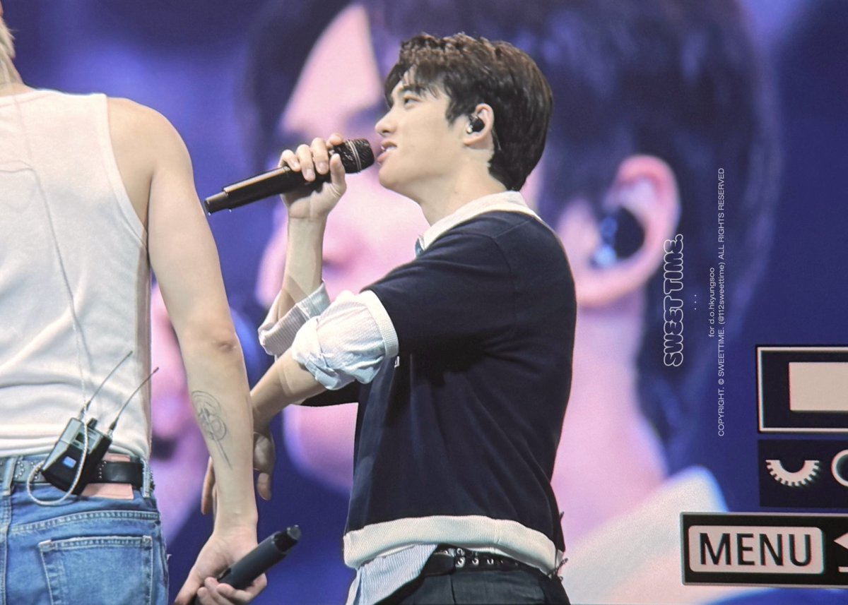 112sweettime's tweet photo. 260718 EXhOrizon in Kaohsiung
도장꾸 ㅋㅋㅋㅋㅋ

#도경수 #디오 #DOHKYUNGSOO #KYUNGSOO #DO (D.O.) #都敬秀 #都暻秀 #ドギョンス #EXO @DOHKYUNGSOO_X @weareoneEXO https://t.co/xmPbNB3Ok3