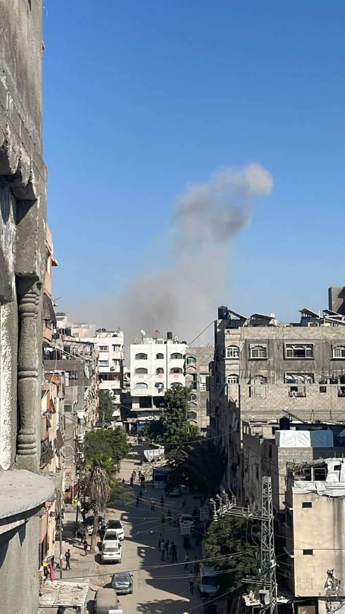 warfareanalysis's tweet photo. ⚡️Gaza sources:

Moments ago, Israeli bombing targeted an apartment in the Al-Nasr neighborhood, west of Gaza City, killing 4 Palestinians, including a little girl whose body parts arrived at Al-Shifa Hospital. https://t.co/NNM8nLT8t1