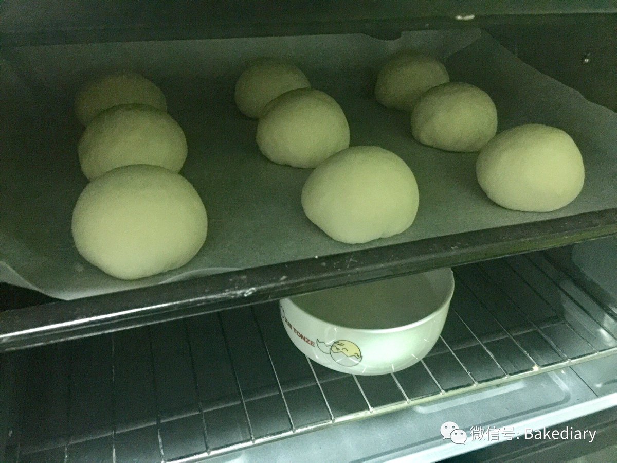 jualee0112's tweet photo. Just nailed my first homemade matcha red bean mochi  Chewy, sweet, and bursting with fresh matcha aroma—way better than store-bought! Cooking’s such a vibe today ， https://t.co/kKDFdrqK3P