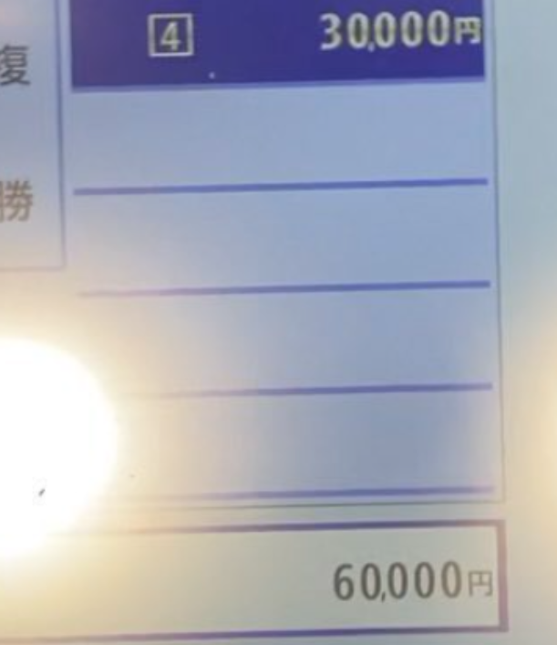 hukugyootaku's tweet photo. 競馬オタクの私が競馬で毎月30万～稼ぐ馬券の買い方↓

・中央は土日で5万勝ち×4週目標
・地方競馬は1日1万勝ち目標
・馬単が当てれるイメージが沸くレースだけやる
・その中で馬連ワイドを組み立てる
・手堅いレースを見つけて1日ワイド2回～3回当てるだけの方がぶっちゃけ年間儲かる
・3連複にこだわると自滅する
・競馬初心者の方が経験者より儲かるのはワイド複勝馬連ばかり買うから
・荒れ狙い、回収率重視は基本自滅する
・上位人気馬4頭が2つの枠に集中して2倍以上つくなら枠連ぶち込み
・1倍代の馬がルメール騎手以からの乗り替わりでテンノリだと飛ぶので1人気以外の複勝買う
・一番当てやすく大きく稼げるのは馬単裏
・8頭9頭などの小頭数レースでオッズ割れてたらワイド
・こんな感じで手堅く当てれるレースだけ拾う。当てるのではなく拾う感覚
・競馬をやってる感覚だと当たらない。数学をやってる感覚の方が当たる
・1日36レースあっても、買うのは3レース。
・開幕週は内前、後半は外差し、雨後はパワー型など同じ競馬場でも週ごとに傾向変わる。
・函館・札幌は洋芝適性がわからないのは軸にしない
・函館・札幌はオール洋芝。函館は開催が進むほどタフな馬場洋芝・道悪適性が結果に反映されやすい
・福島・小倉は小回り適性をみる
先行力、コーナリング、器用さ、内外の馬場差が重要
小回り適性がない、わからない馬は軸にしない
・新潟は直線の長さと外枠　新潟は外回り・直線競馬・内回りで性質が違う、新潟1000mについて外枠優勢
・3歳未勝利の夏は本気度が高い
陣営の勝負度・距離変更・ダート替わり・減量騎手起用を見る。
・2歳新馬は難しい
特に新手簿がが多く、調教、血統、厩舎、馬体、パドックが読めないなら無理に買わない。

・重賞は函館記念、七夕賞、小倉記念、北九州記念、新潟記念などは荒れやすい少額で広くくらいが損をしない、稼ぐのは当たらない重賞ではなく平場

・馬券は単勝複勝・ワイド、2頭固定の3連複のセット中心

・初心者が三連単で夏競馬を攻略しようとするのは、だいたい沼。資金管理が予想より大

・3連単で資金張って大きく当てるレースは以下のみ↓

・多頭数でないレース。
・1人気の馬が1.2着には来そうでオッズが1.7倍～
・2～5人気がオッズが割れていて6倍～9倍代
・5〜8番人気の中から2頭を2.3着の固定に出来そうなレース

そうすると最低の三連単配当が5000円以上～になります。相手以下の〇▲△が荒れる場合は最高は7000円以上はつきます。

◎が頭で1着固定、相手に4頭の計5頭に絞れるレースでのみ3連単で勝負をします。

フォーメーションにすると最低でも『3連単6点』に絞れるレースで勝負します。これ以外はやりません。これで3連単5000円～1万の6点勝負だと半帯は結構行きます。3連単で勝負するのはこれで買える時だけ。