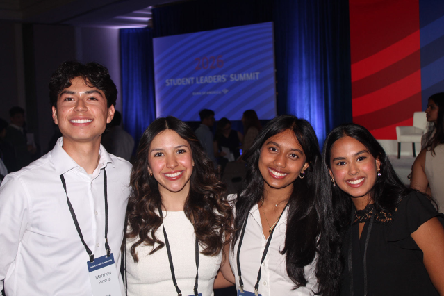 mukesh_batra's tweet photo. Every summer, the #BofAStudentLeaders program empowers college students to gain real-world experience and drive meaningful change in their communities. I’m excited to see what this year’s cohort goes on to accomplish! https://t.co/xAhYgF2qnY https://t.co/pajLS1LV7L
