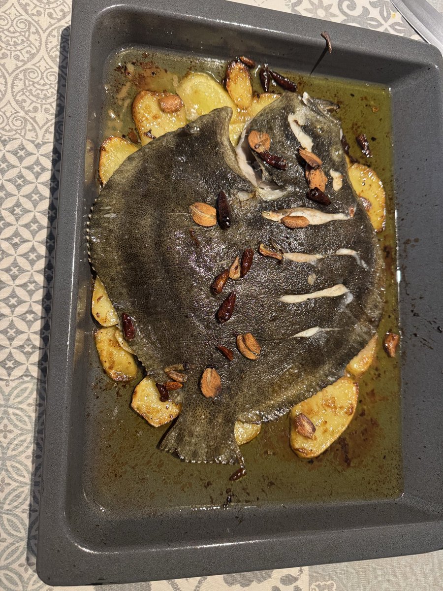 Lafaurika's tweet photo. Hoy tocó Rodaballo. Rico, rico😊 https://t.co/1UB8VjQQo7