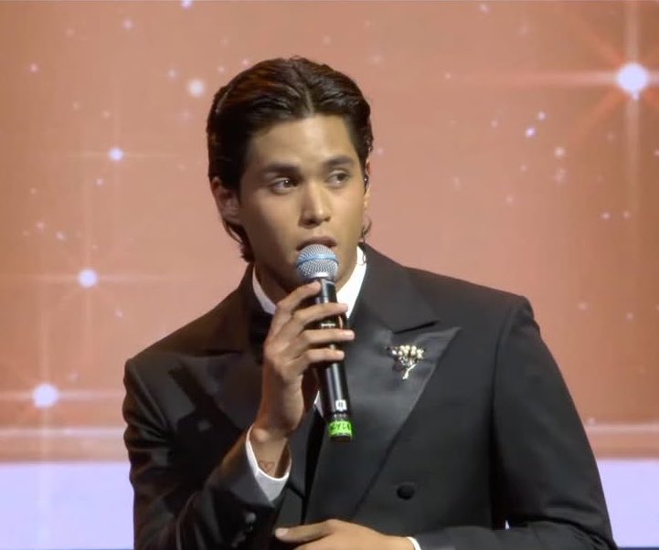 kylekkonly's tweet photo. WTF Ang POGI!! KYLE ECHARRI
😭🥰❤️👏

#KyleEcharri @kyle_echarri 
#BinibiningPilipinas2026 https://t.co/AkGNI1ciM6
